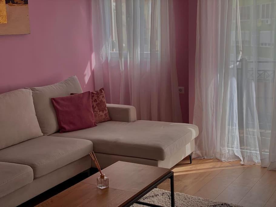 Coral Apartment - City Center Tiranë Ngoại thất bức ảnh