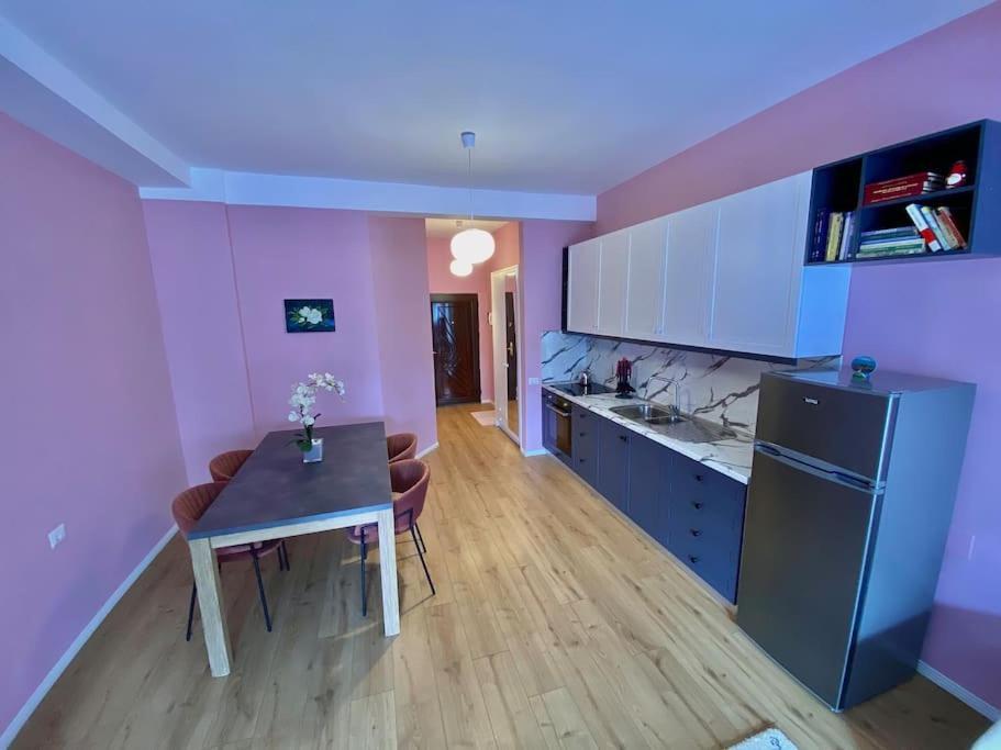 Coral Apartment - City Center Tiranë Ngoại thất bức ảnh